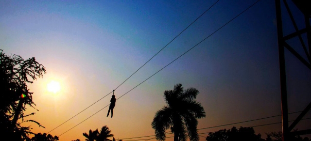 Tirolina al atardecer